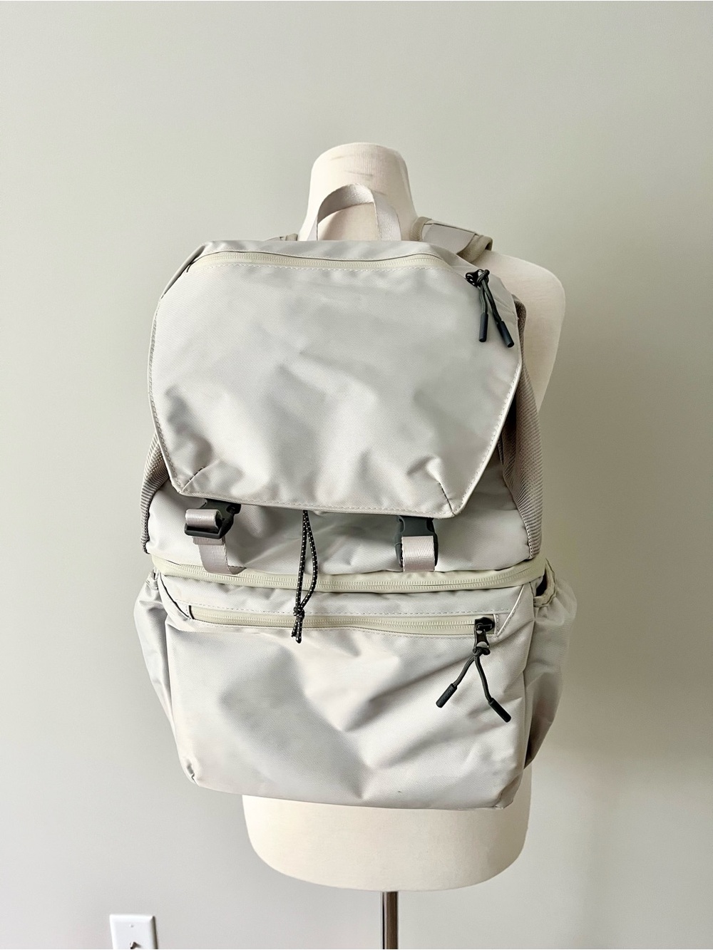 Oniva Tarana Halo Gray Cooler Backpack - Sleek Everyday Carry Bag!
